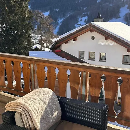 Apartment & Mountain View *